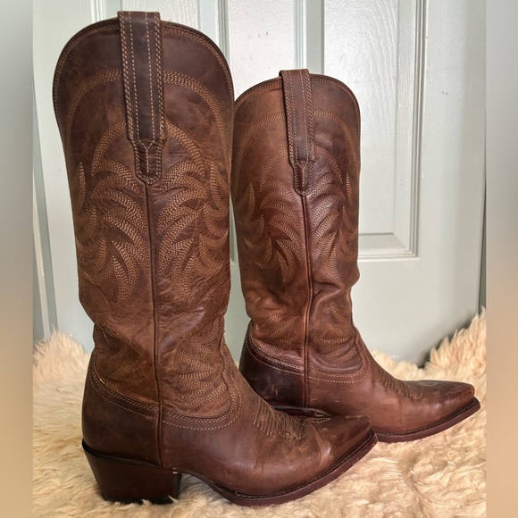 Shoes - Tecovas The Annie Boots in Café Leather size 8